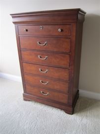 Drexel Chest of Drawers 
