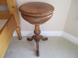 Wood Round Table 