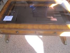 Coffe Table with Display Drawers 