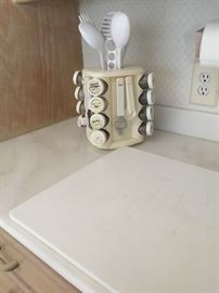 Spice and kitchen utility holder