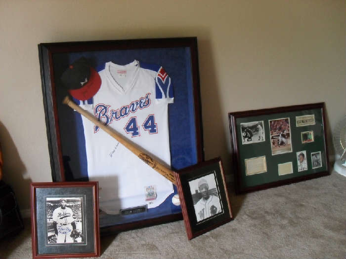Hank Aaron braves all signed authenic shadow box