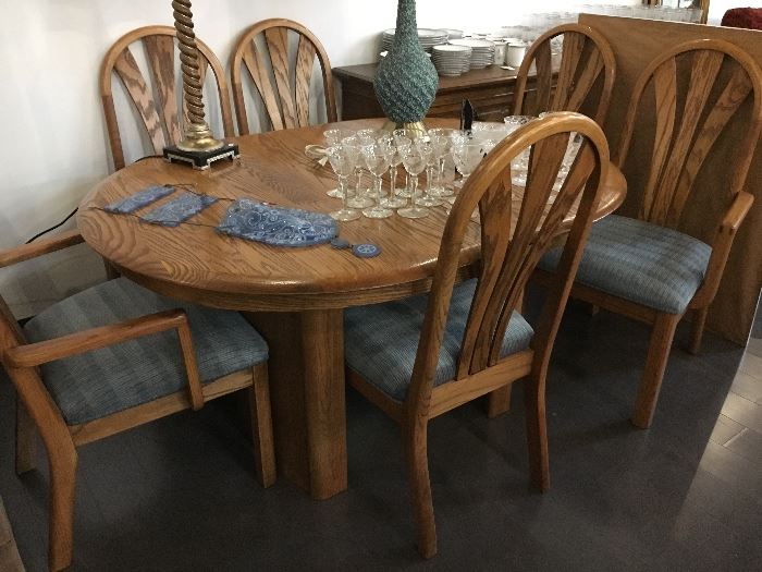 Kallen and Wamboldt Dining Table and Chairs