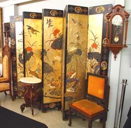 Lacquer screen, m/t oval table, clock, chair