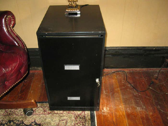 filing cabinet with key 