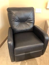 Brand new, Palliser leather power wall recliner- never used!