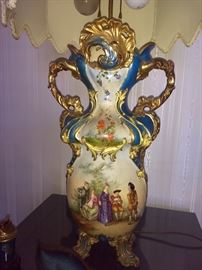 Capodimonte formal lamp