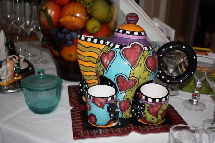 Tea pot, cups, tray