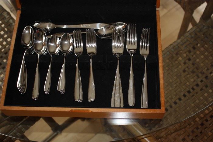 Like new flatware (stainless)