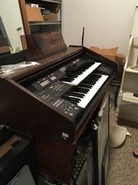  Technics   Acoustic electric organ,  sound effects saxophone guitar drums piano flute base guitar 