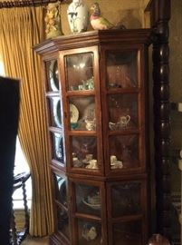 Gorgeous lighted curio with convex glass