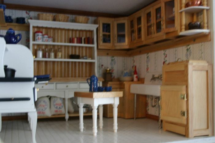  Miniature Kitchen without Electricity!http://www.ctonlineauctions.com/detail.asp?id=682961