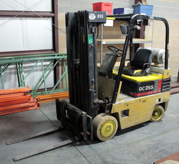 Daewoo GC25S Propane Forklift, 2.5 Tons (5000 Lb) Capacity, 60 HP, Side Shift Hydraulics Leak