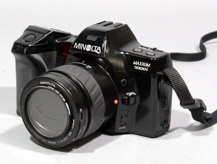 Minolta Maxxum 7000i 24x36mm Auto-Focus SLR Camera, Minolta Maxxum 200oi Flash, Lense Filter, Manual, and Soft Case