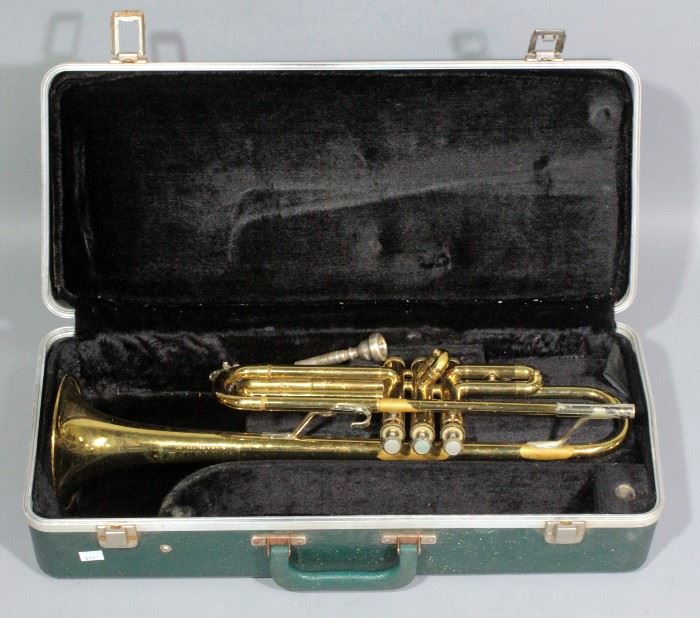 Bundy Selmer Trumpet with Case and Vincent Bach Corp 7C Mouthpiece