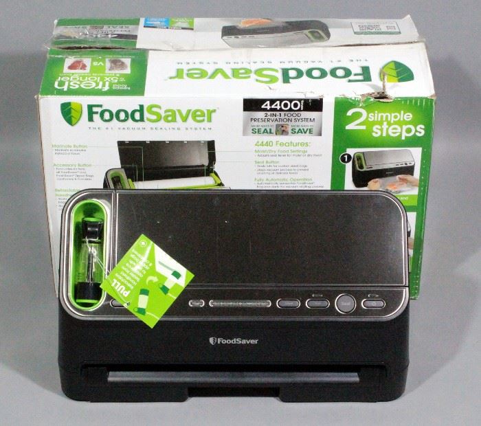 FoodSaver 4400 Series 2-in-1 Food Preservation System, Vacuum Sealing System