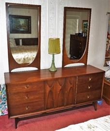 Broyhill Brasilia bedroom set