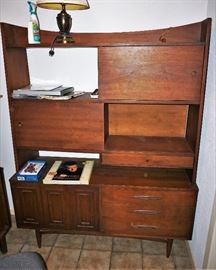 Broyhill Sculptra hutch