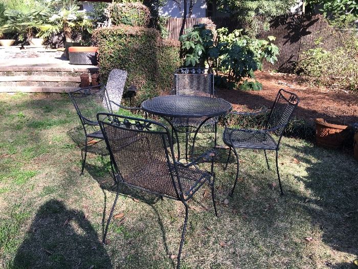 Nice wrought iron table w/4 chairs