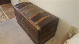 Neverbreak Trunk, Great Condition with Interior Removable Top Shelf