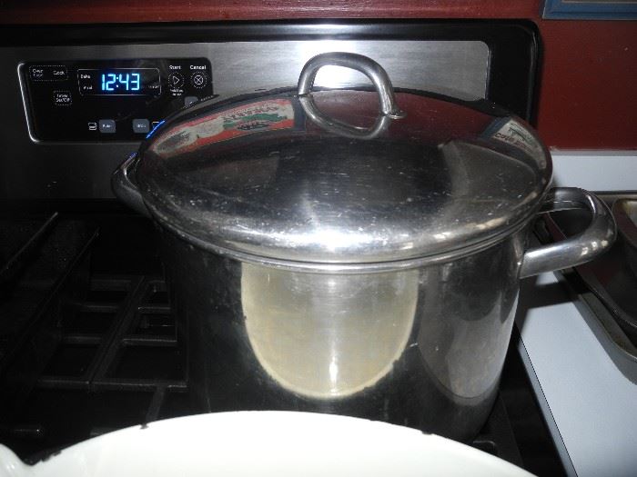 Soup pot