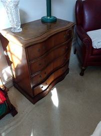 Cute chest but needs pulls!