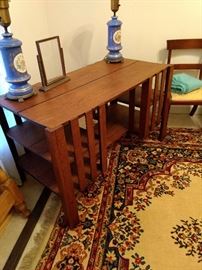 Notice the pretty rug under the desk! It's BIG!