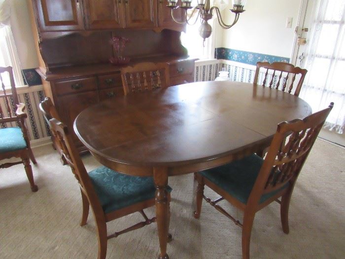 Dining Table with Two Captains' Chairs, 4 Chairs, and Leaves in great shape, ready for that family dinner