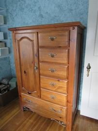 Pine Armoire in Excellent Condition, like new, plenty of storage