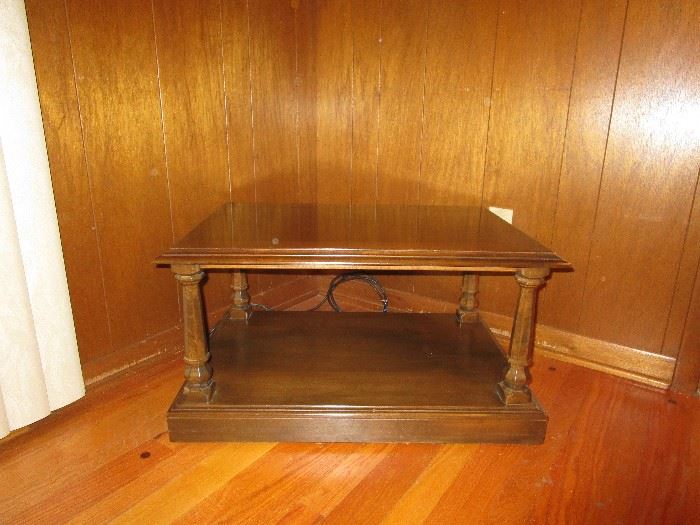  Ethan Allen Entertainment / Coffee Table