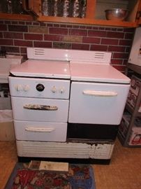 Front View of Vintage Prosperity Stove. Was told works just needs a little TLC