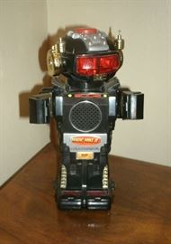 VINTAGE WORKING BATTERY OPERATED MAGIC MIKE II ROBOT(BLOWS SMOKE)
