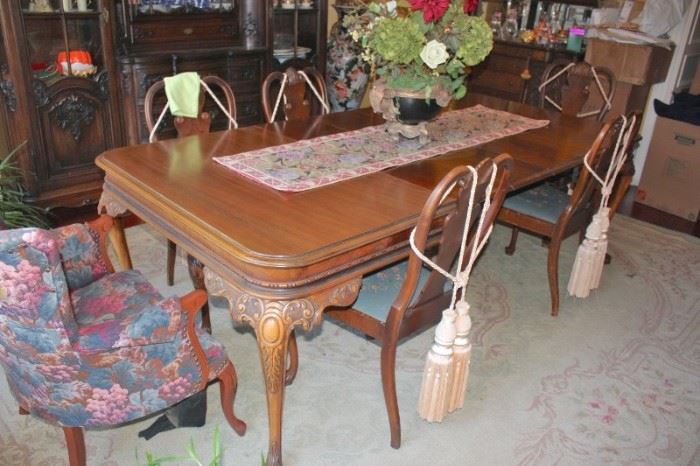 Dining Room Table & Chairs with Decorative Tassels