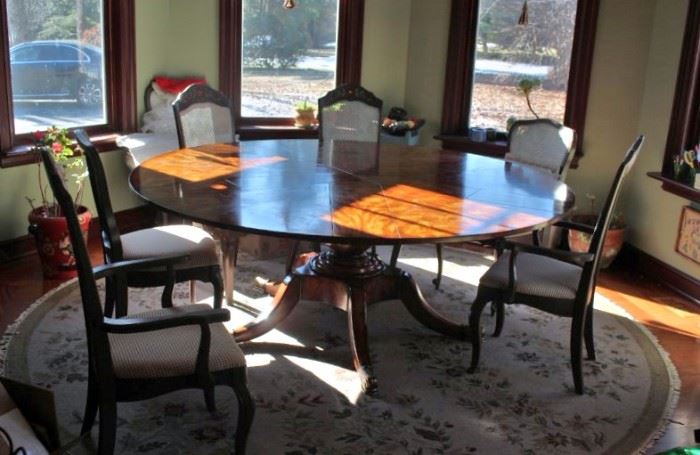 Round Dining Table with Pie Leaves: Gorgeous.. and 6 Chairs