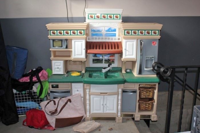 Child's Kitchen Set