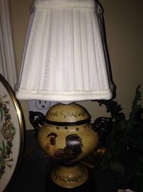 Small darling rooster lamp
