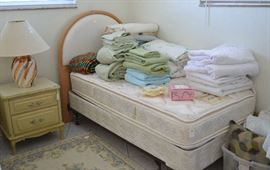 LOTS OF LINENS 