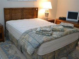 QUEEN BED, AREA RUG, AND OTHER BEDROOM PIECES