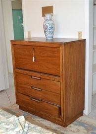 NICE BEDROOM CHEST 