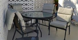 PATIO TABLE WITH 4 CHAIRS
