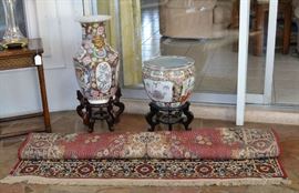 ORIENTAL POTS ON STANDS AND AREA RUG