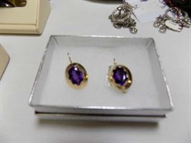 Lovely Amethyst/Gold earrings