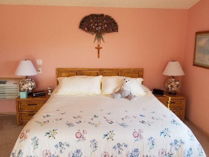 King size bed- rattan bedroom set w/2 nightstands