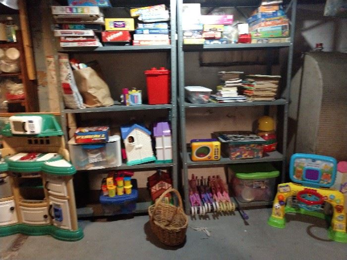 Board games, puzzles, play sets, games and toys