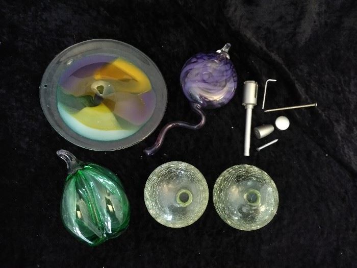5 Decorative Glass Items   https://www.ctbids.com/#!/description/share/9632
