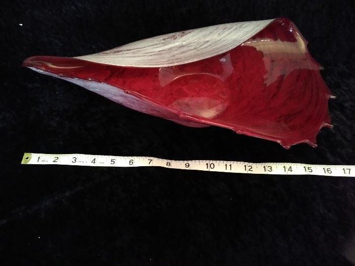 Red Glass Seashell Bowl    https://www.ctbids.com/#!/description/share/9554