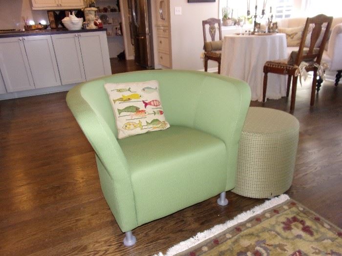 Green HON FLOCK SQUARE LOUNGE CHAIR
SEATING new $948.00 EACH
