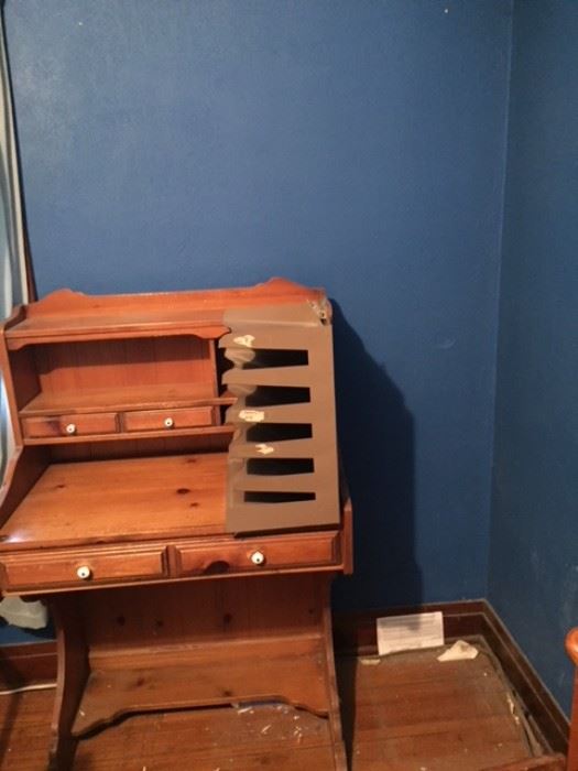 Great small dresser for kids or accept use.
