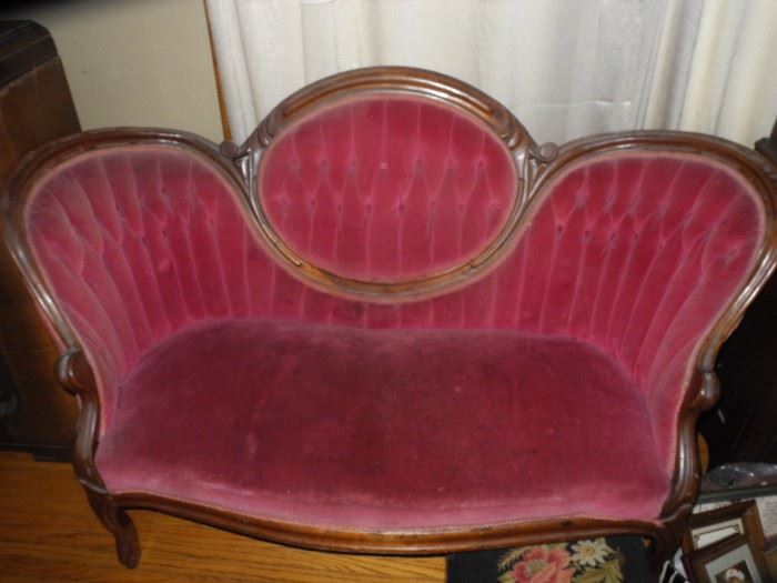 Lovely velvet Victora settee/loveseet