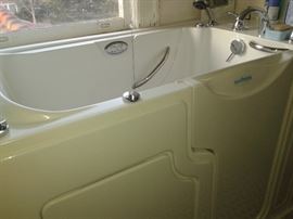 YES, We are actually selling the bathtub! Safe Step Walk-In Tub. Buyer is responsible for removal. 