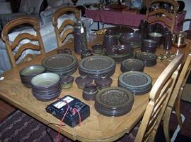 THOMASVILLE DINING TABLE, SOME OF THE 8 CHAIRS & FRANCISCAN "MADERIA" DINNERWARE